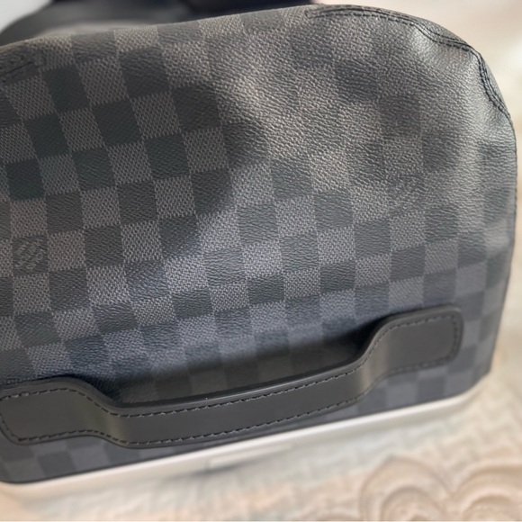 Louis Vuitton Damier Graphite Horizon Duffle 65 bag. - Picture 8 of 16